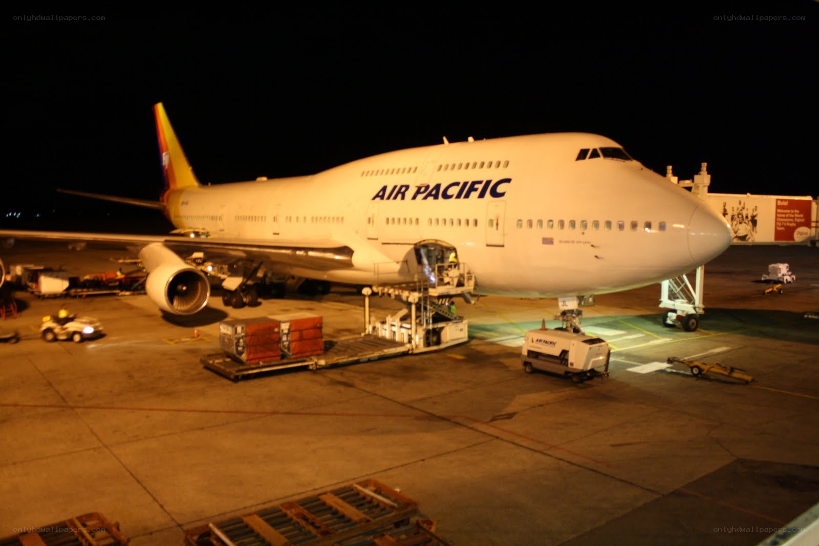 Air Pacific Boeing 747 at night
