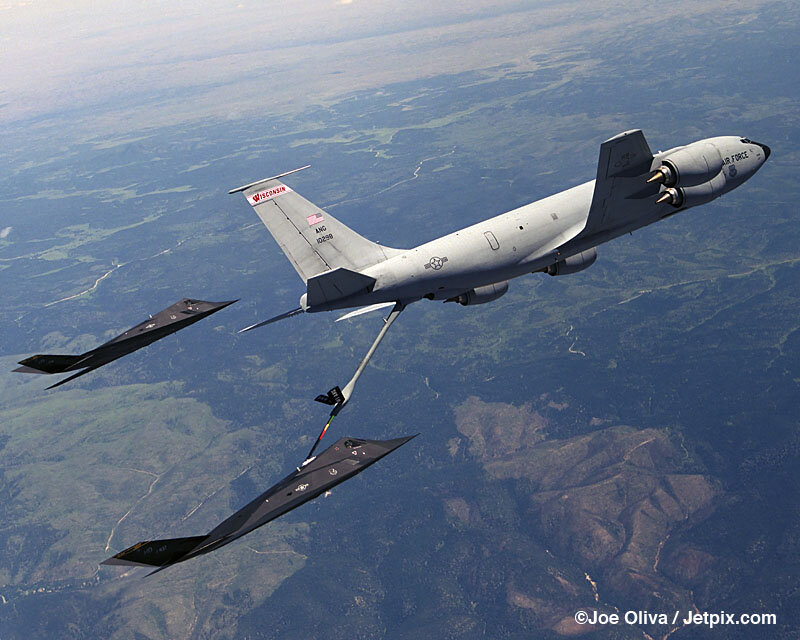 Air refueling of stealth aircraft