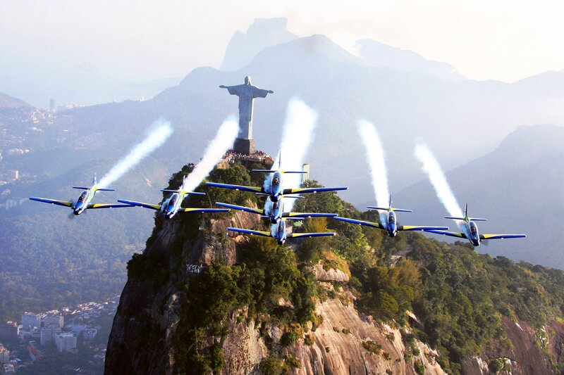 Air show over Christ the Redeemer