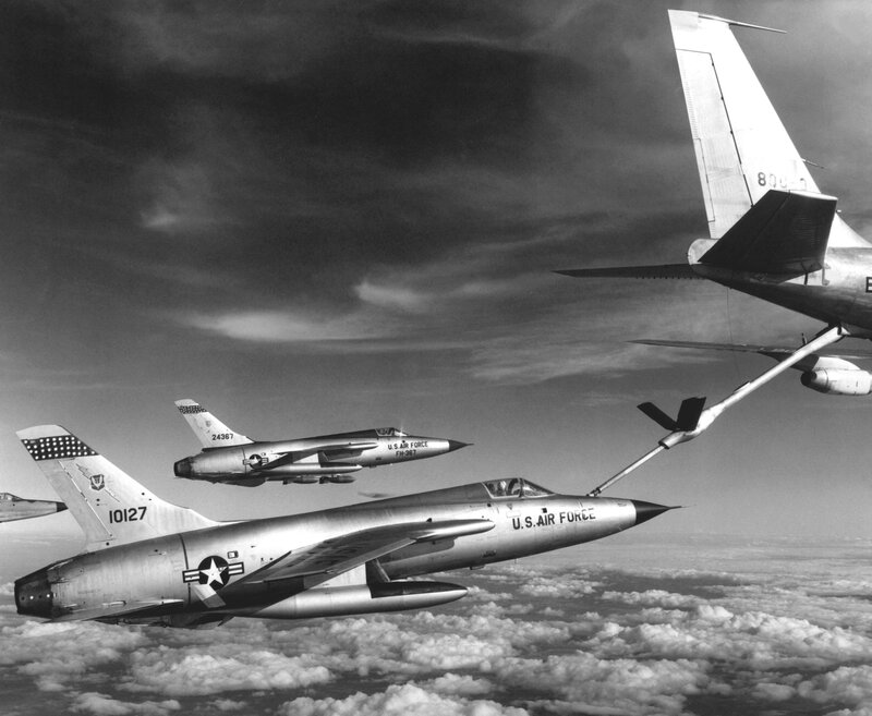 Air-to-air refueling of jets