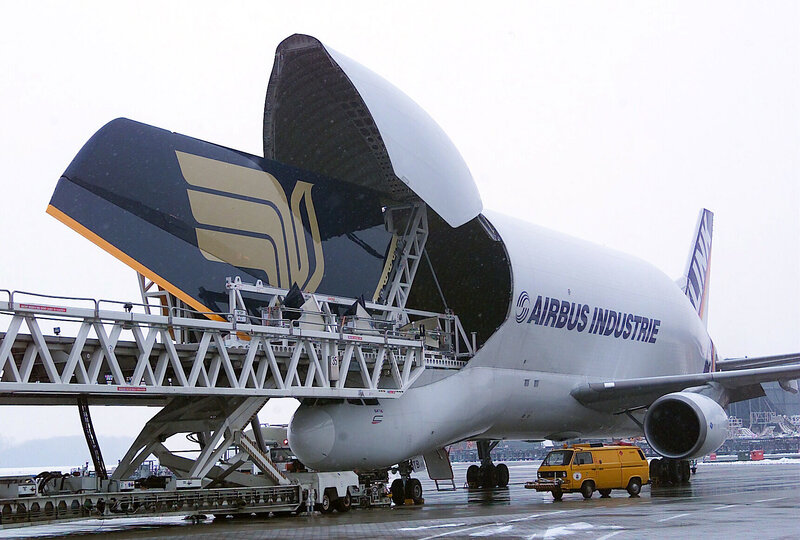 Airbus A300-600ST loading