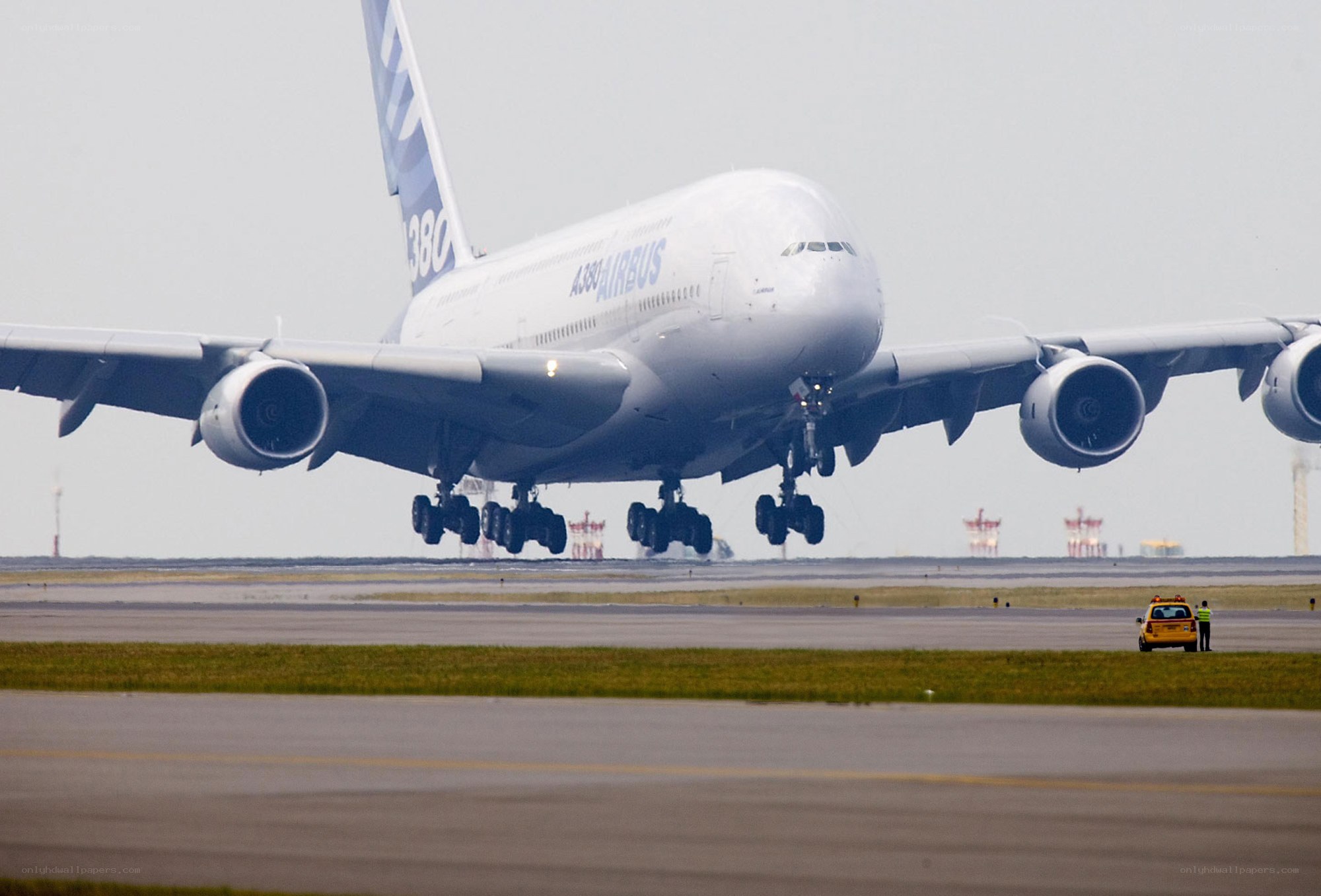 Airbus A380 landing