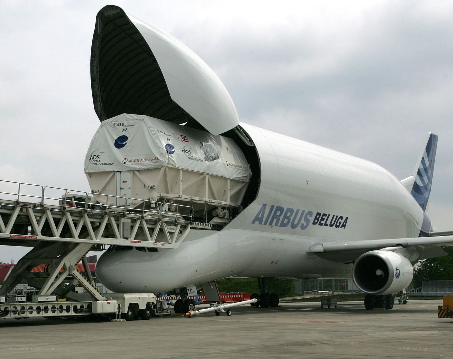 Airbus Beluga loading cargo