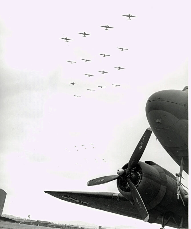 Aircraft Formation — Black