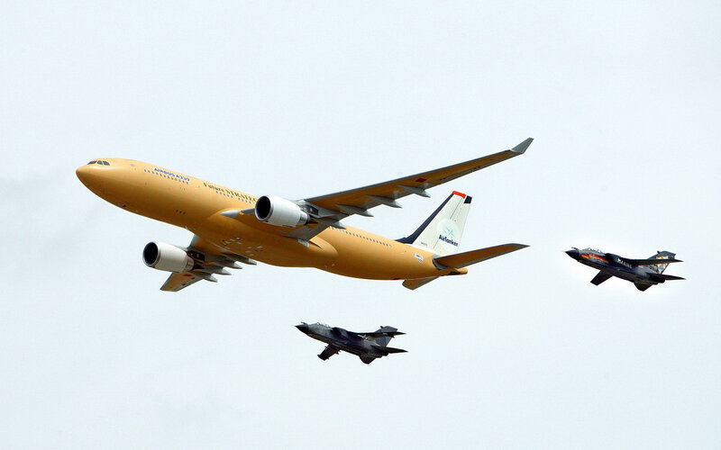 Aircraft in Flight — Yellow, Neutral