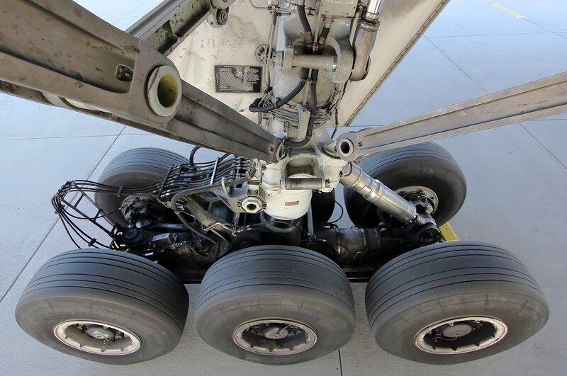 Aircraft Landing Gear — Gray, Neutral