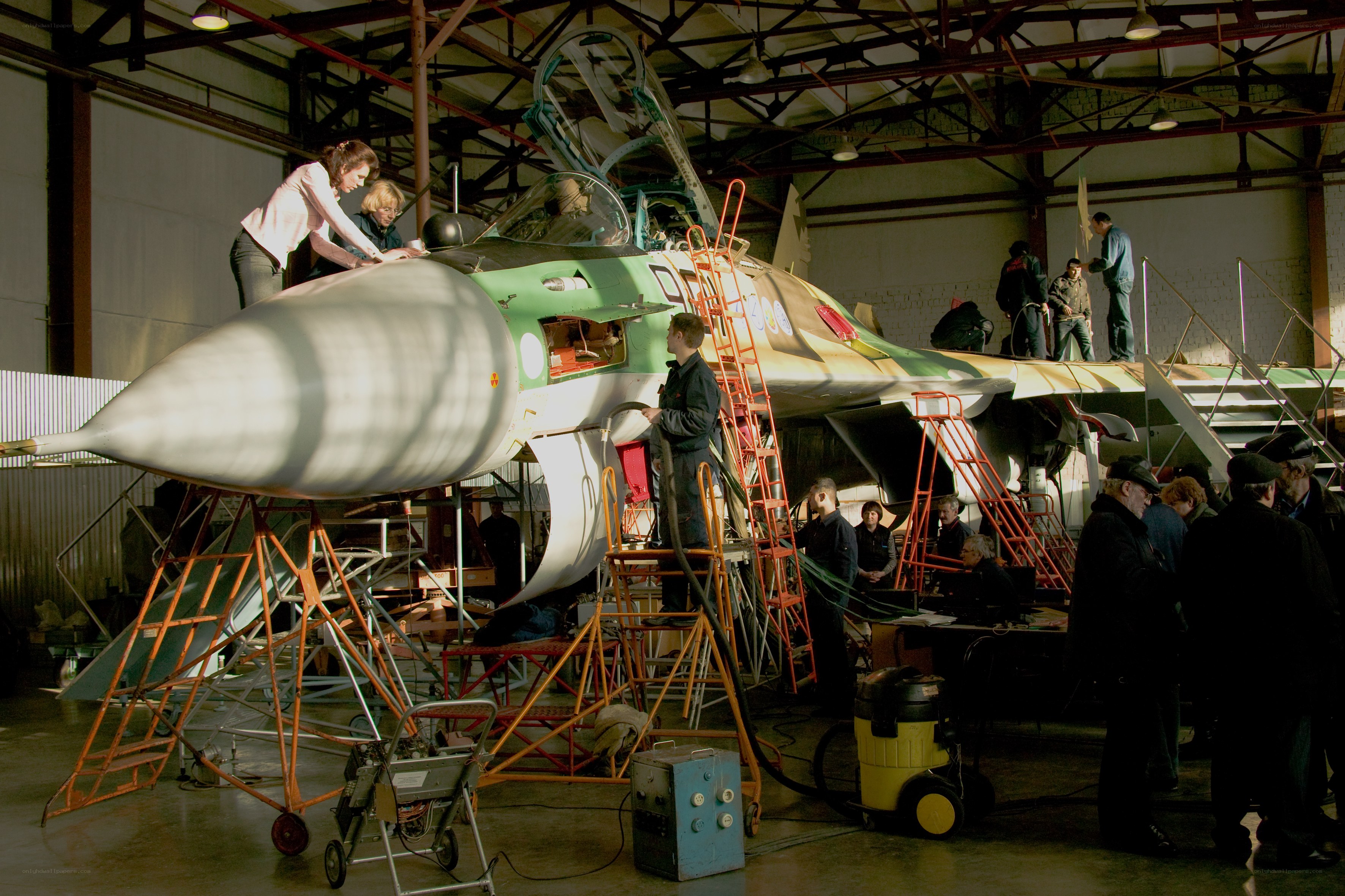 Aircraft maintenance in a hangar
