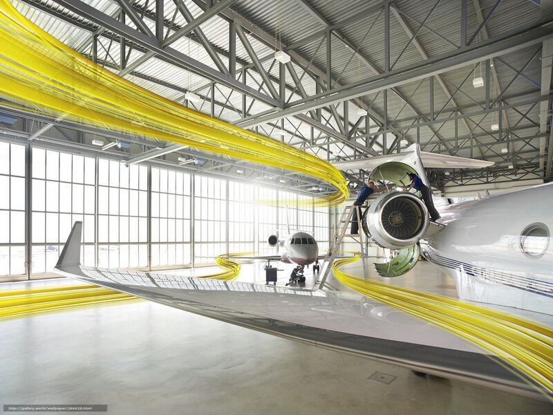 Aircraft maintenance in a hangar