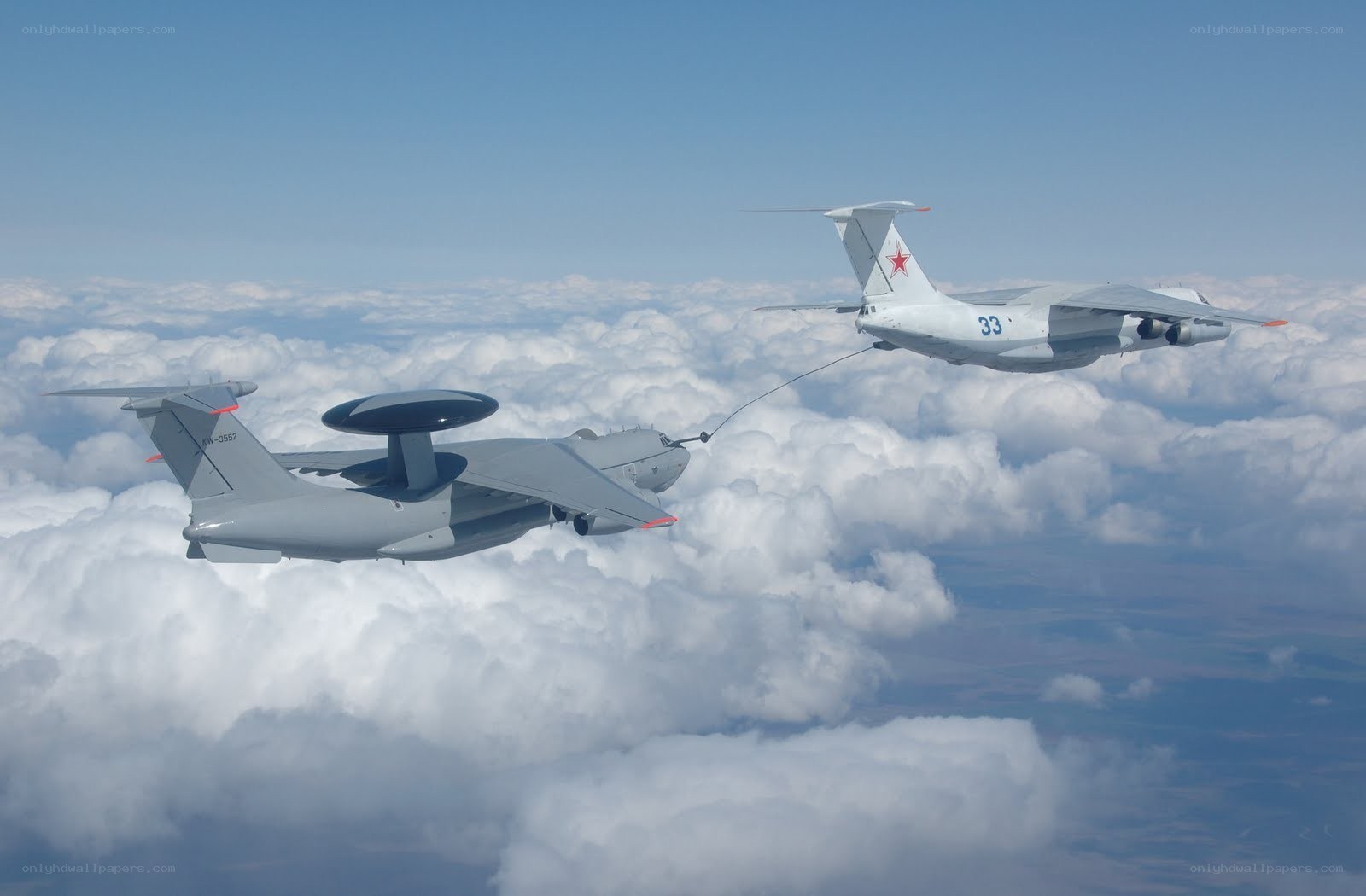 Aircraft refueling in flight