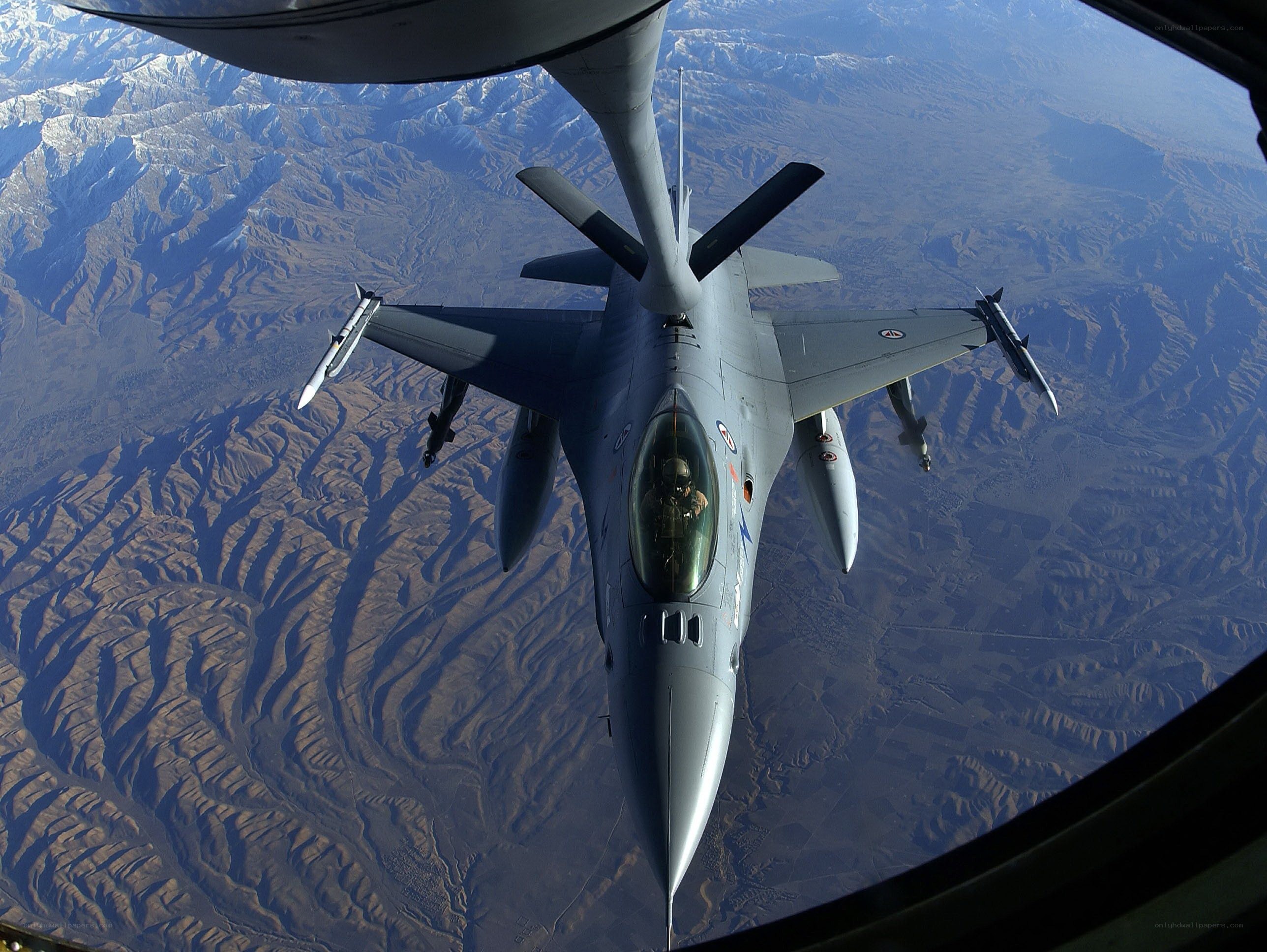 Aircraft refueling in flight