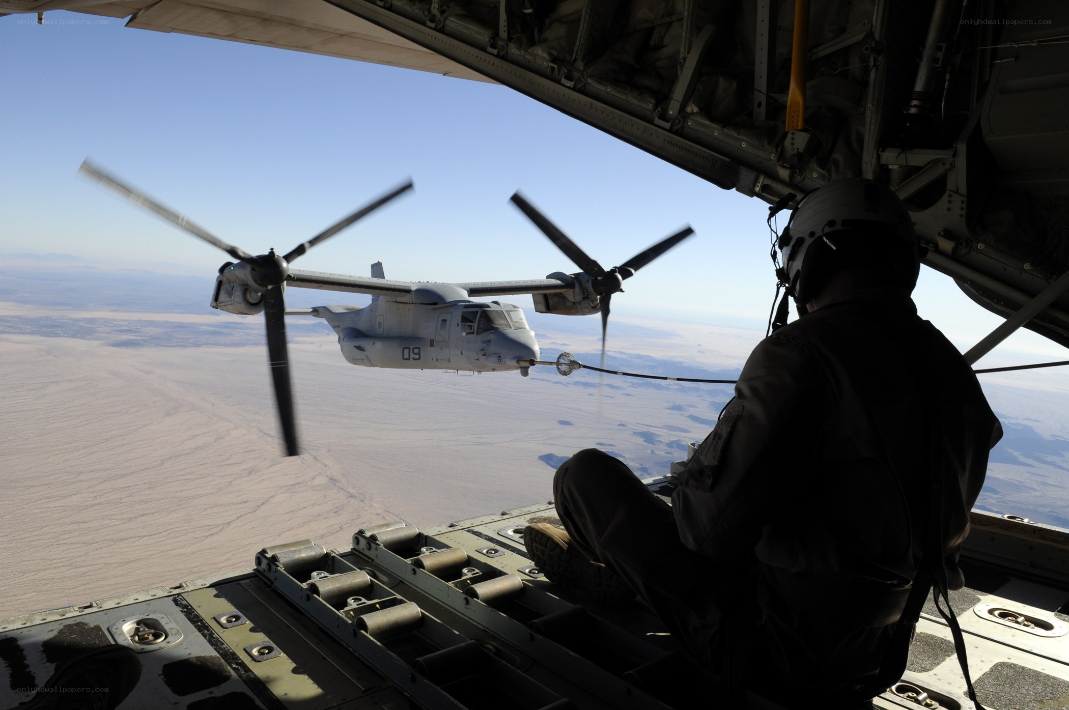Aircraft refueling in flight