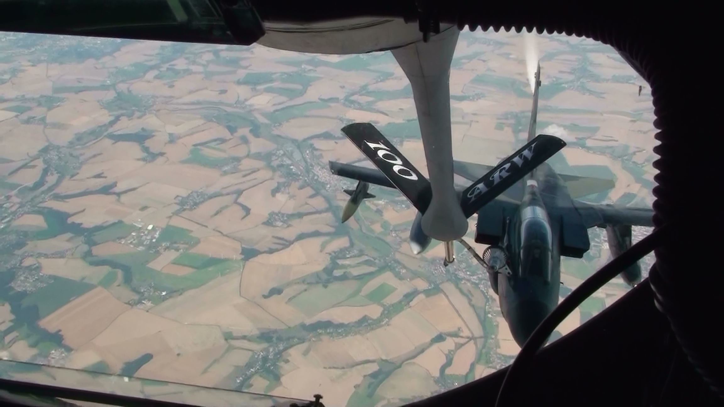 Aircraft refueling in flight