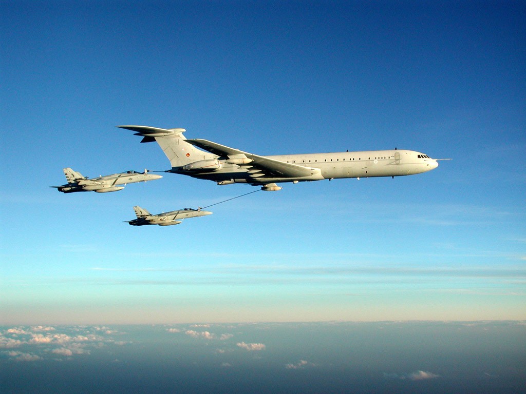 Aircraft refueling in flight