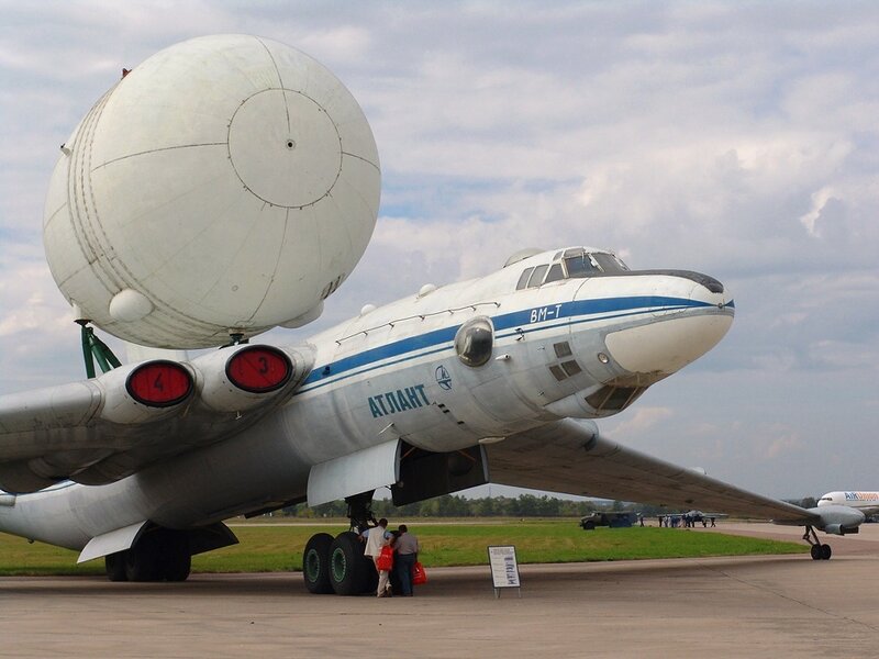 Aircraft with large radome