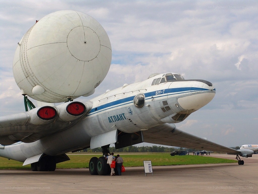 Aircraft with large radome