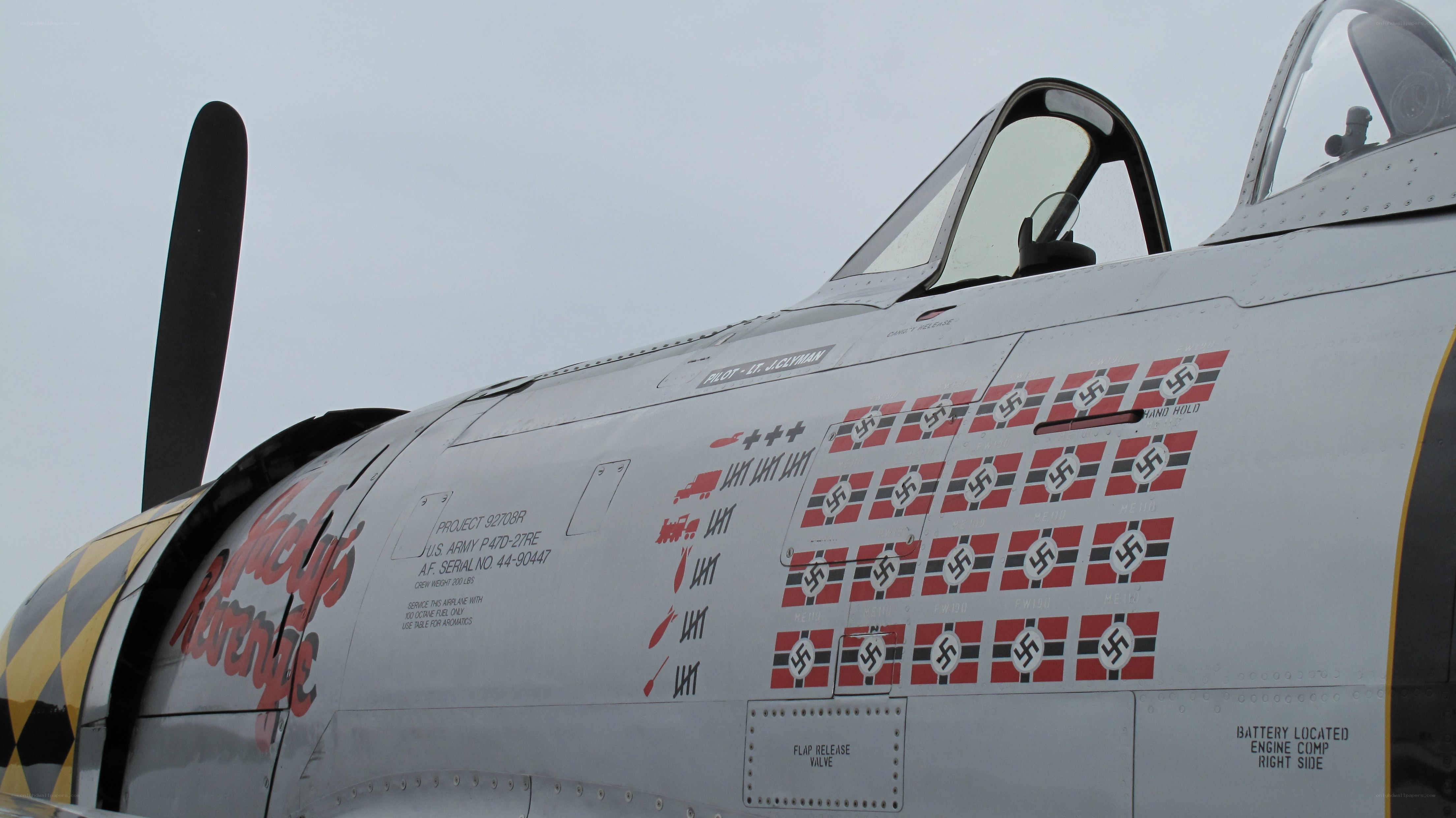 aircraft with victory markings
