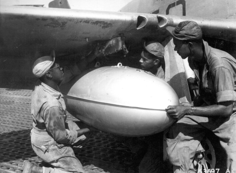 Airmen loading bomb