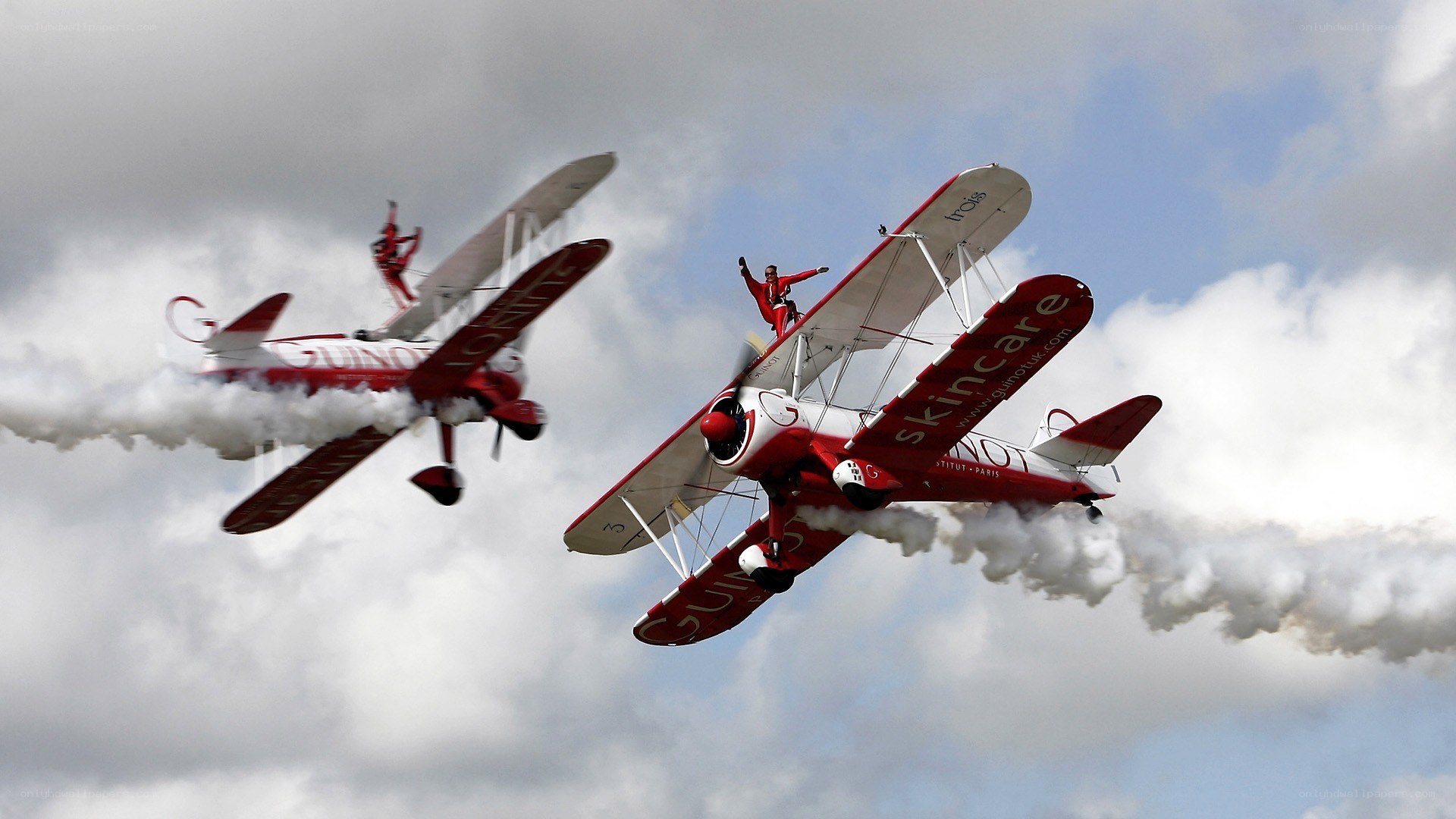 Airplane acrobatics with smoke