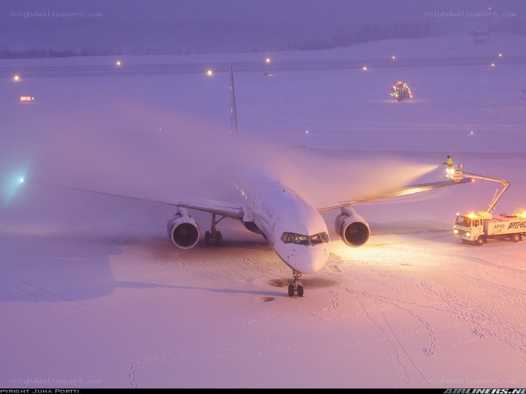 Airplane de-icing at night