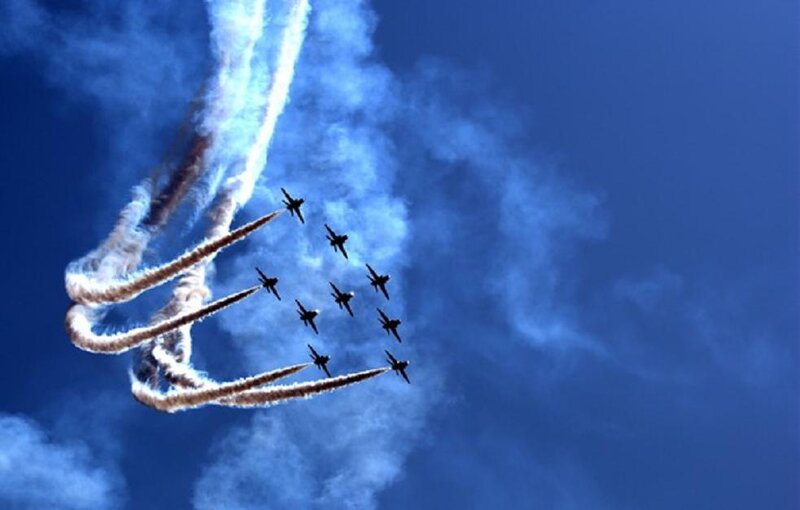 Airplane Formation Flight — Blue