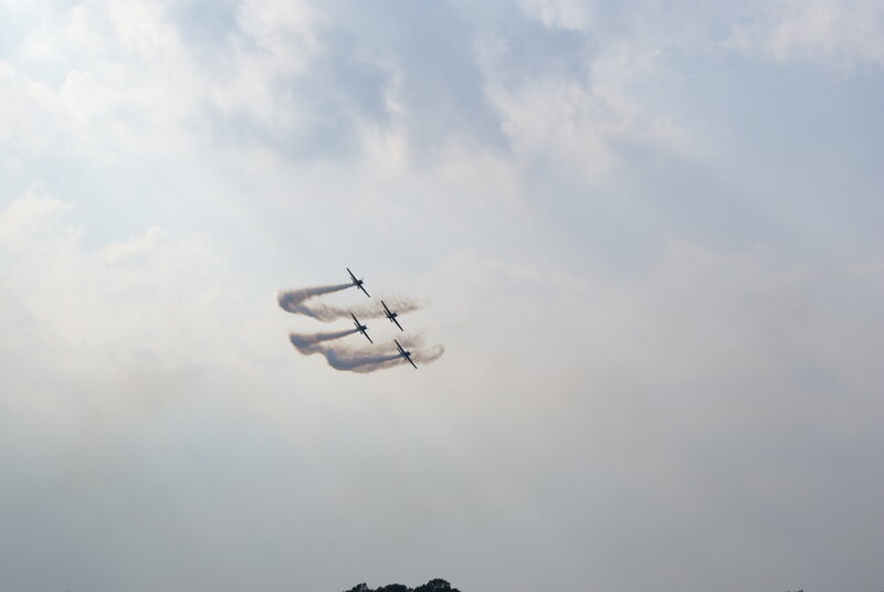airplane formation in sky