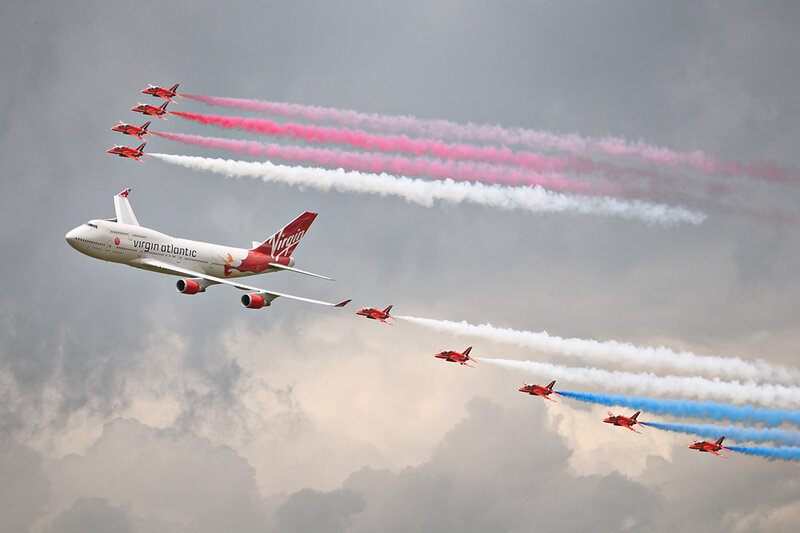 Airplane formation with Red Arrows