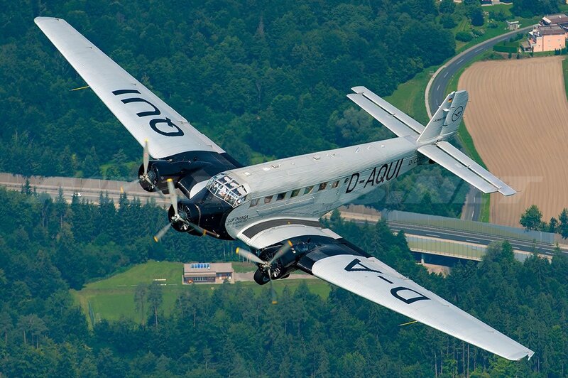 Airplane in Flight — Green, Serene
