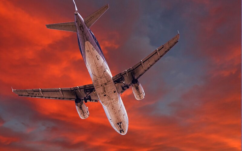 Airplane in Flight — Red