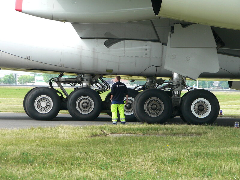 Airplane Landing Gear — Green