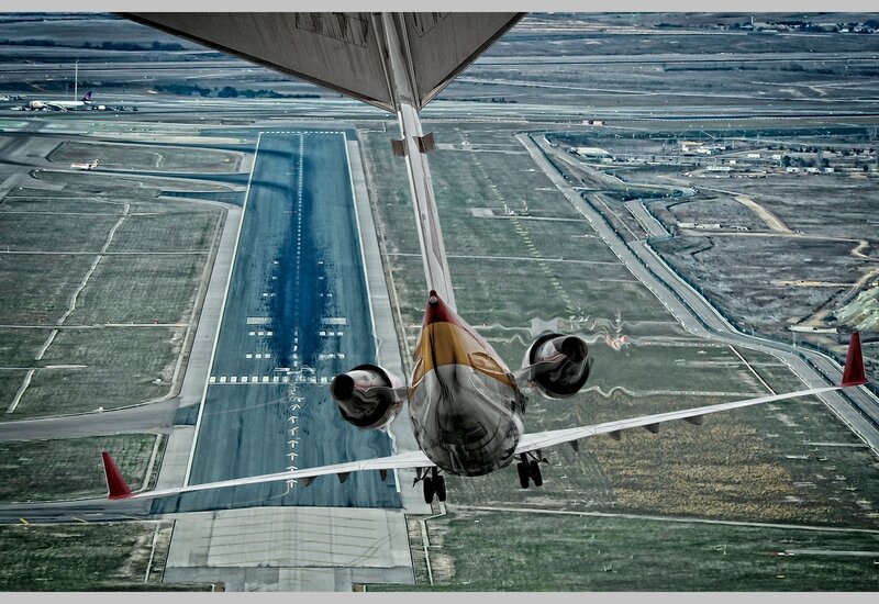 Airplane Landing — Gray