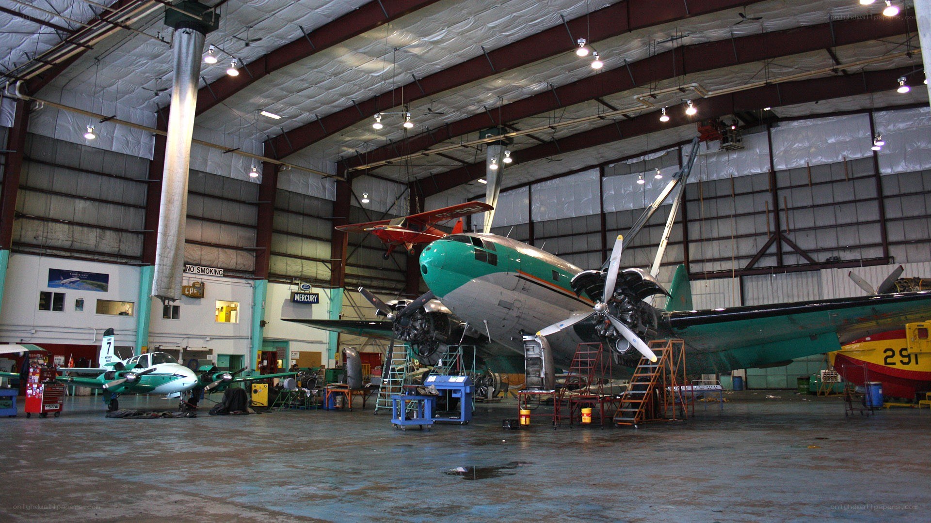 Airplane maintenance in a hangar