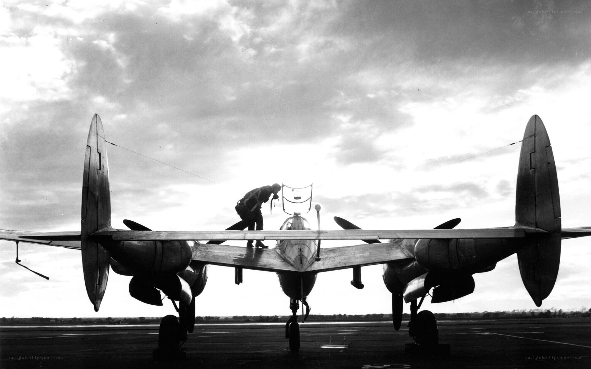 Airplane maintenance on tarmac