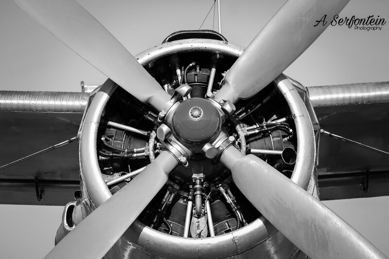 Airplane Propeller Engine — Black, Mechanical