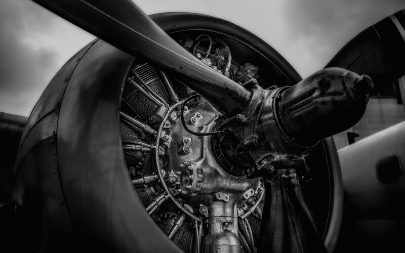 Airplane Propeller Engine — Black
