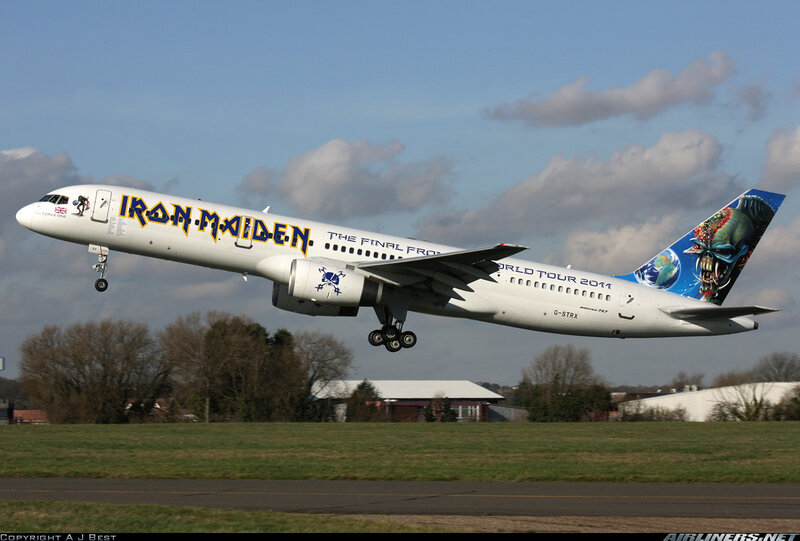 Airplane Taking Off — White, Dynamic