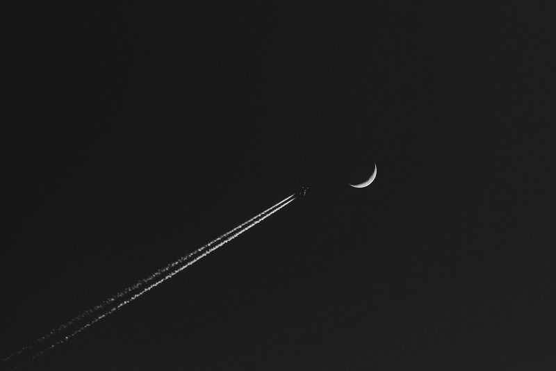 Airplane with Contrails — Black