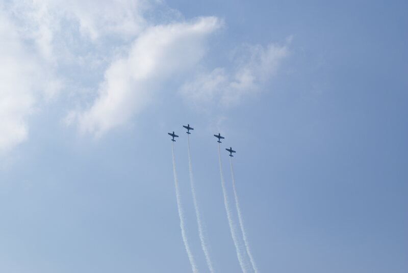 airplanes flying in formation