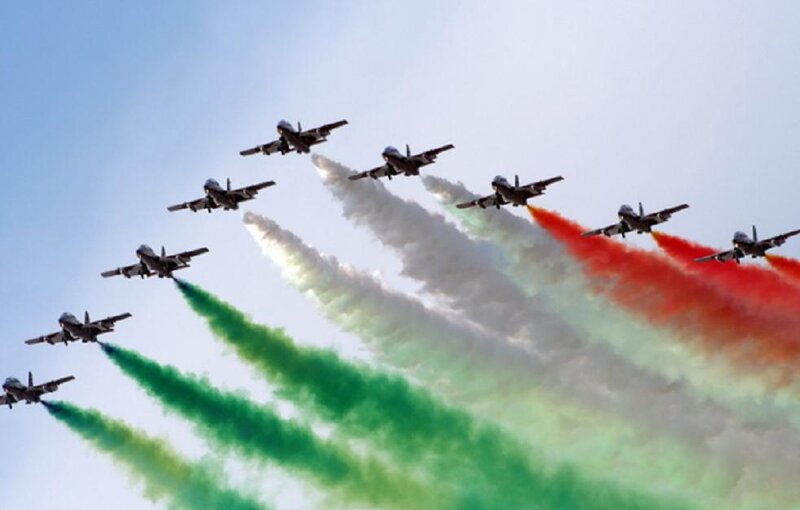 Airplanes Flying in Formation — Green, Dramatic