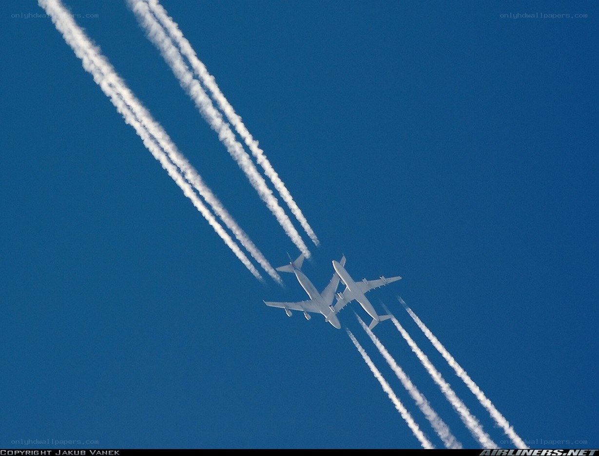 Airplanes leaving contrails