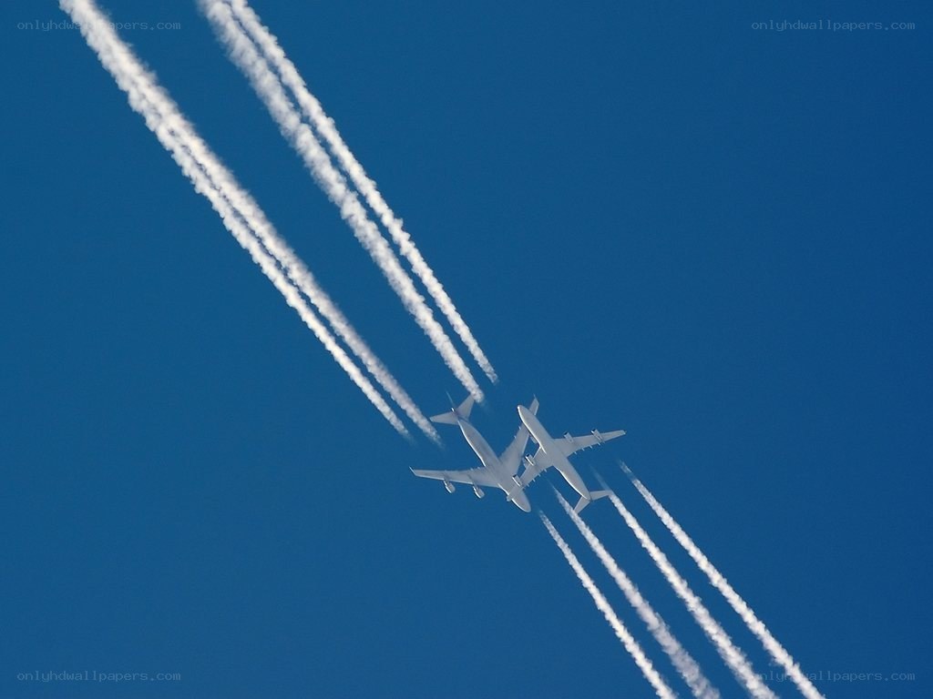 Airplanes leaving contrails