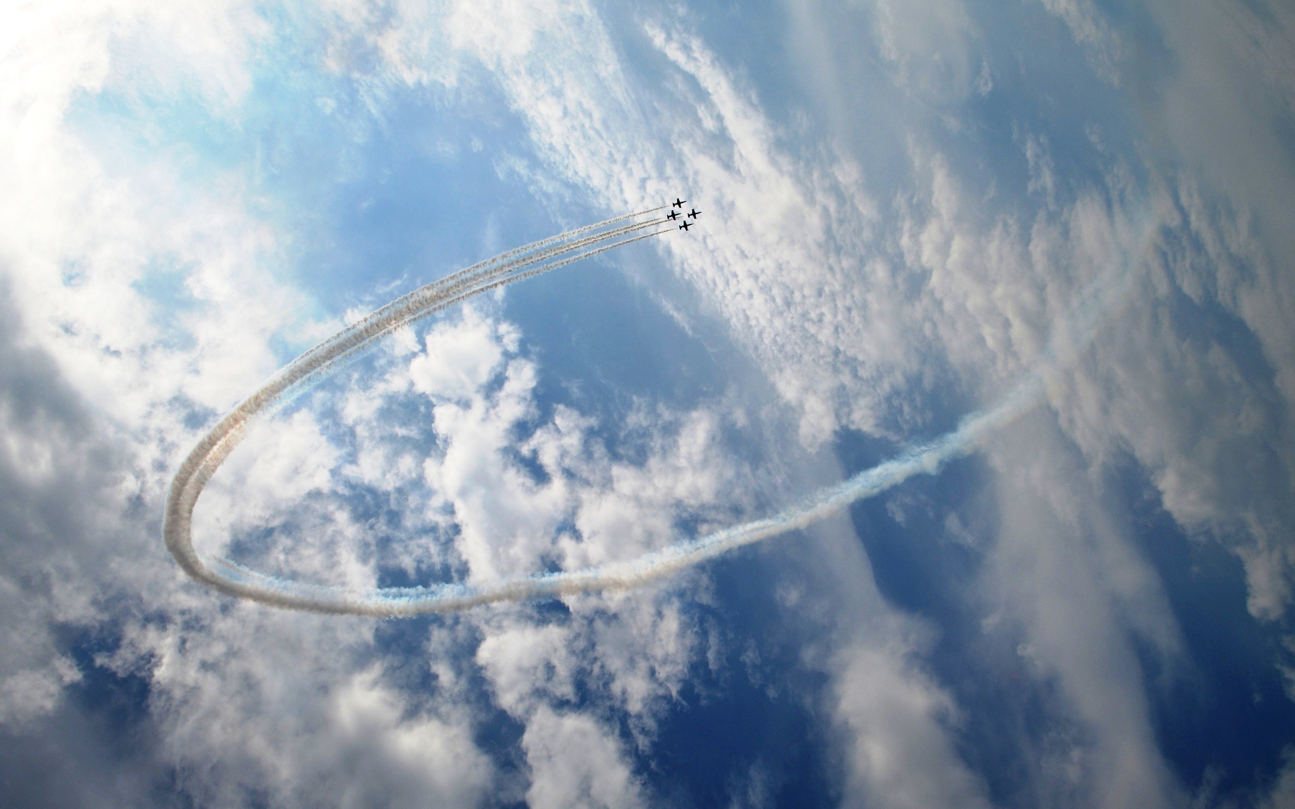 airplanes performing aerial display