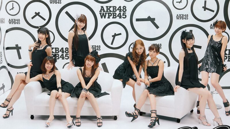 AKB48 and WPB45 members on a couch