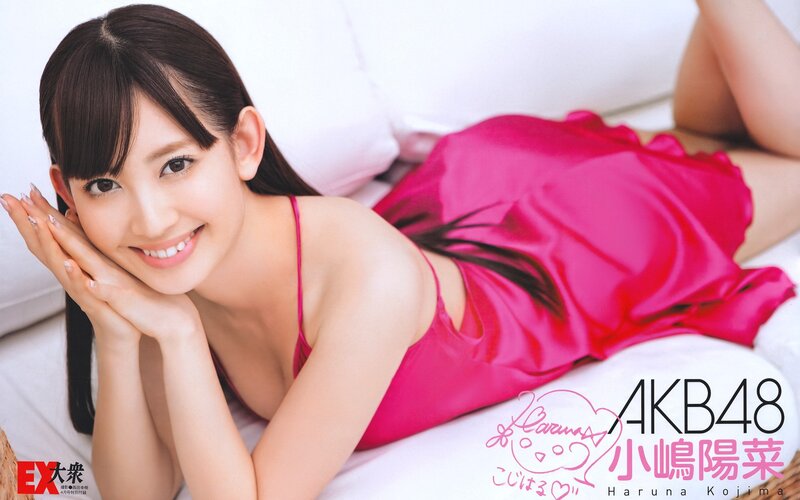 AKB48 member in pink dress
