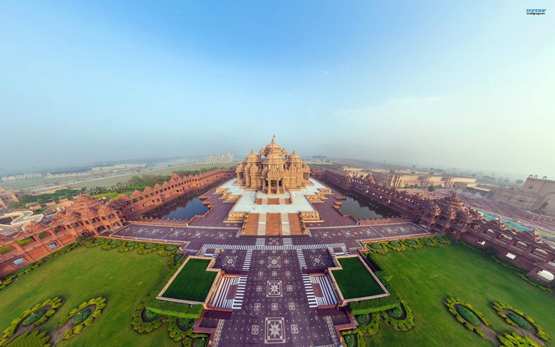 Akshardham Temple Complex — Green, Serene