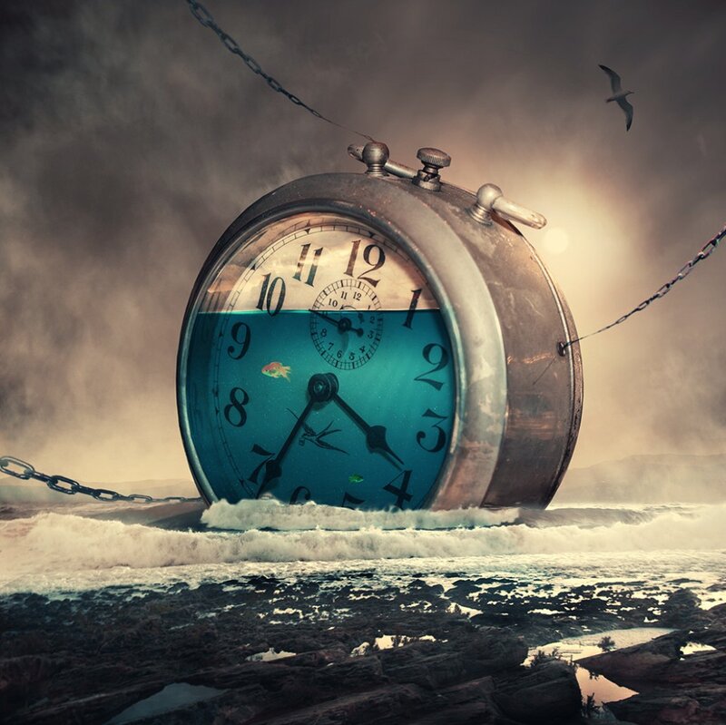 Alarm Clock in Ocean — Blue