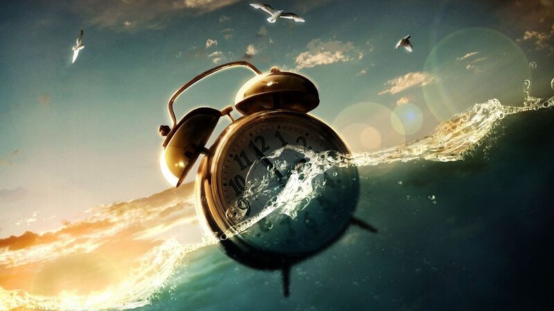 Alarm Clock in Water — Blue