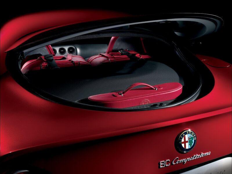 Alfa Romeo 8C Competizione trunk