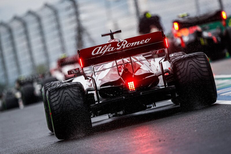 Alfa Romeo F1 Car — Red, Dynamic