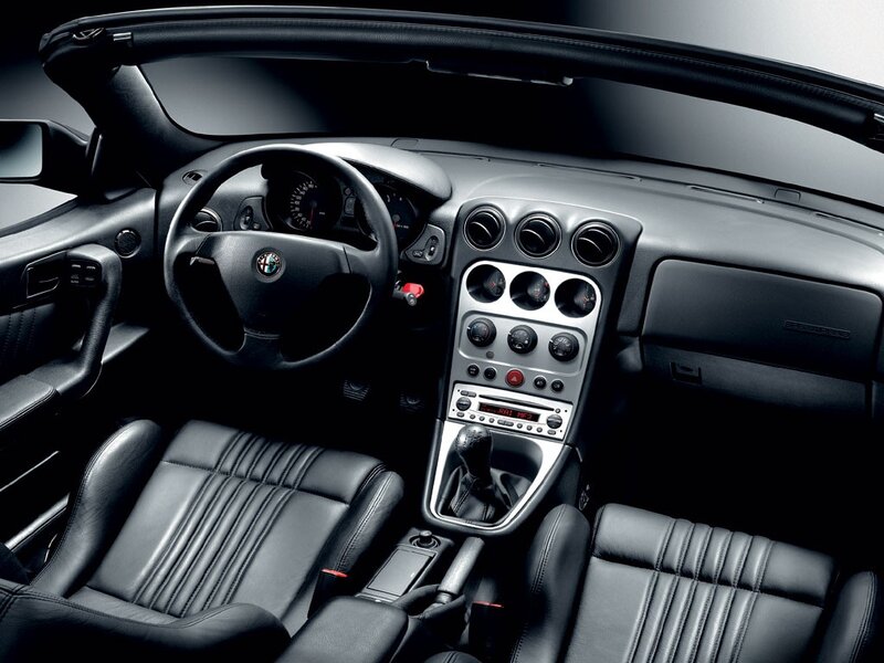 Alfa Romeo Spider interior