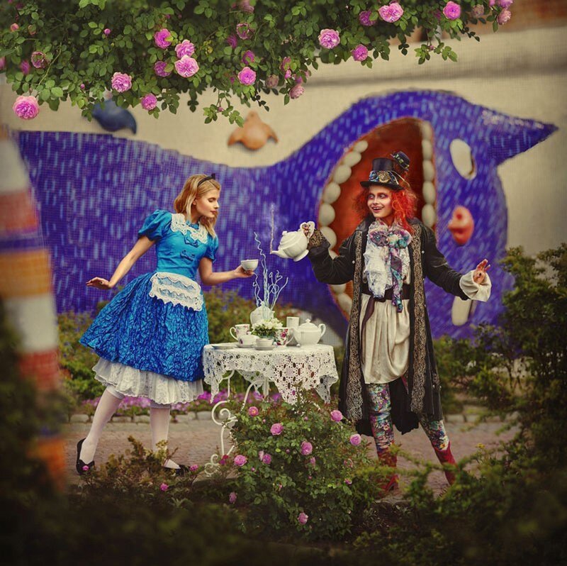 Alice and Mad Hatter — Blue
